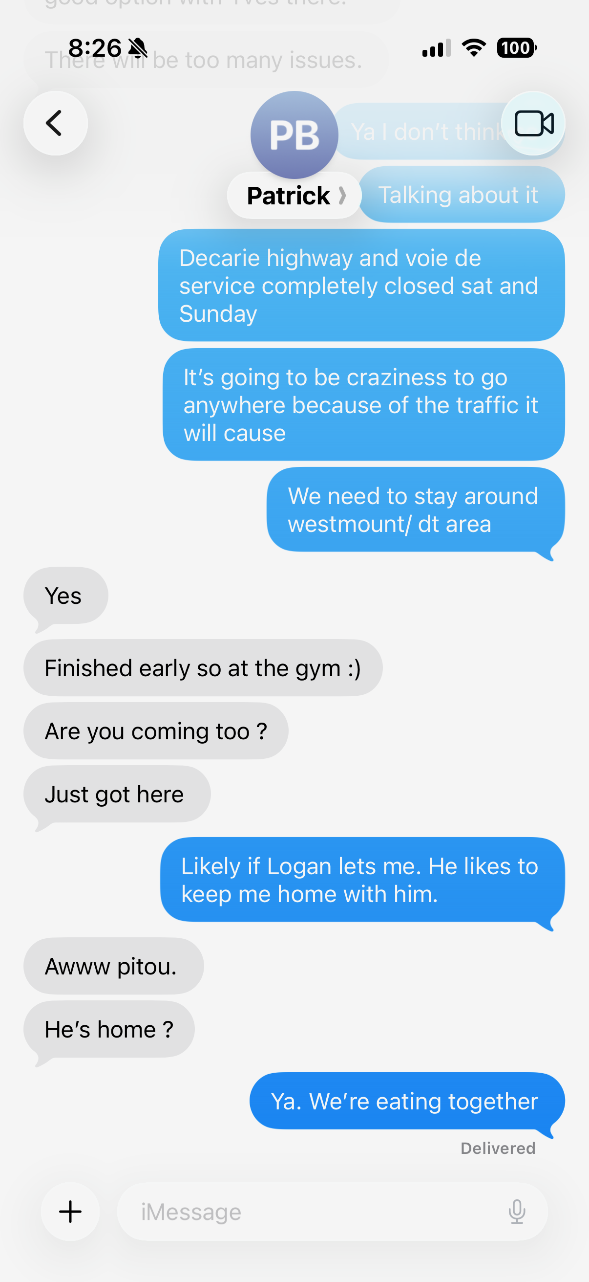 Echange textuel sur Logan et plans weekend — iMessage Patrick et Cinthia