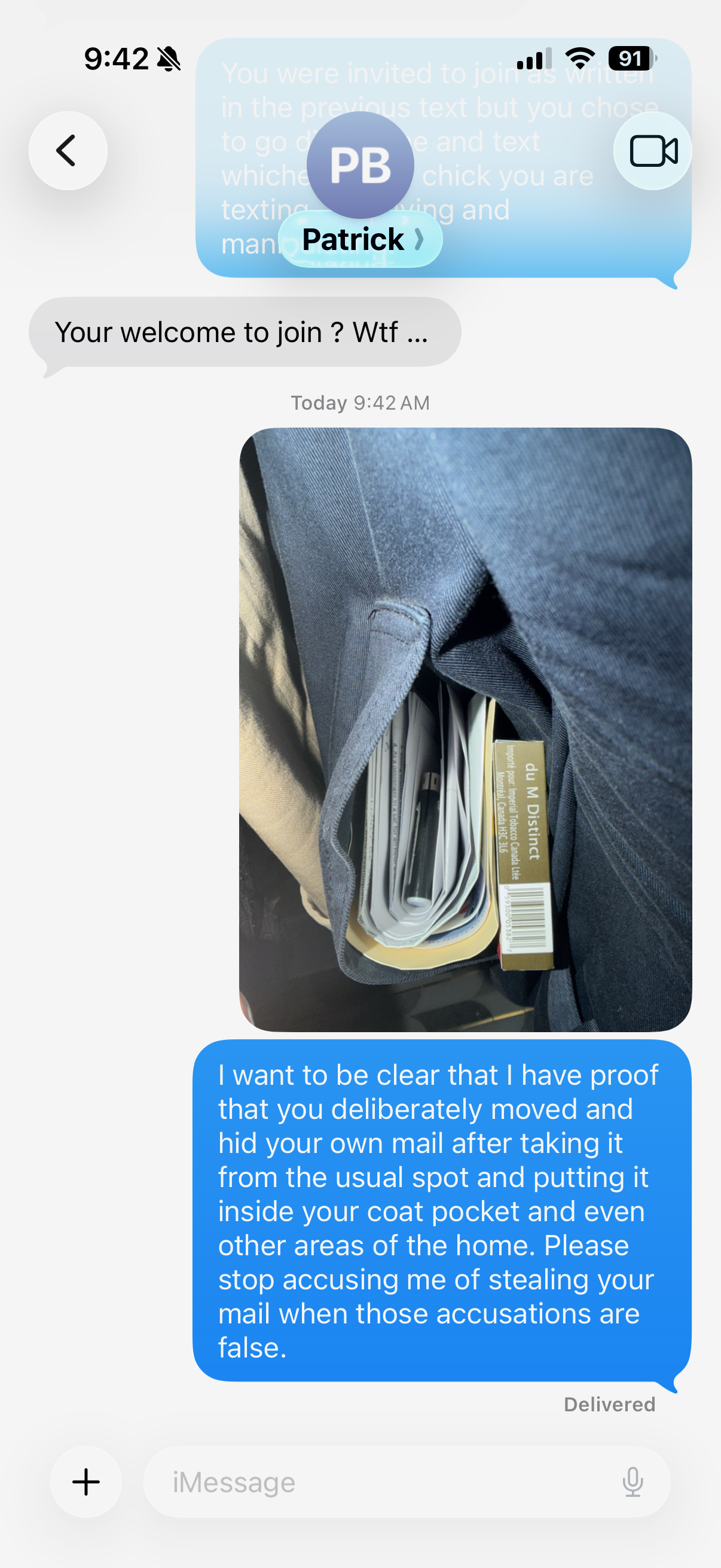 Accusation de vol de courrier et preuve photographique — Message texte Patrick